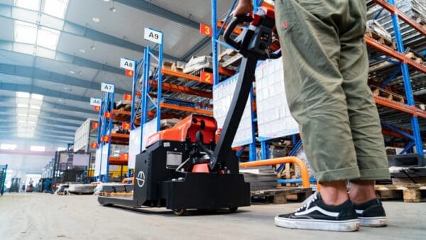 EPT20 ET Powered Pallet Trucks 2 EPT20 ET Powered Pallet Trucks 2