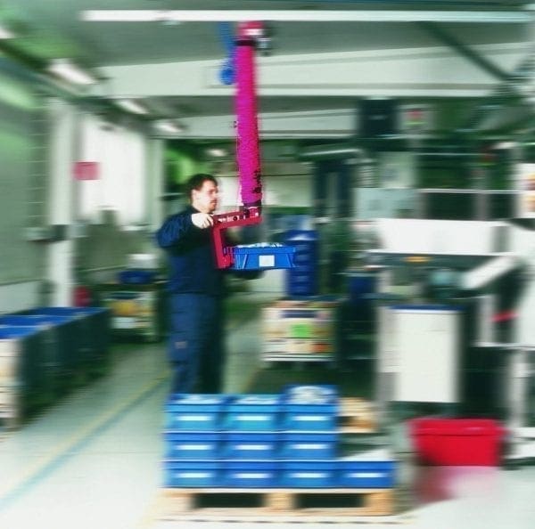 Lifting plastic crates Vaculex ML Vacuum Tube Lifter