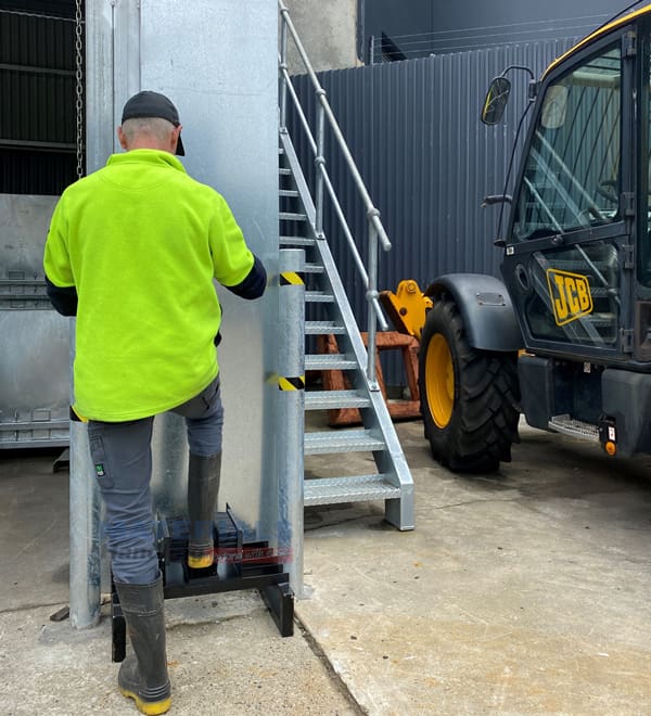 MSWG1 Boot Cleaning Brush and Grate Application 2 MSWG1 Boot Cleaning Brush and Grate Application 2