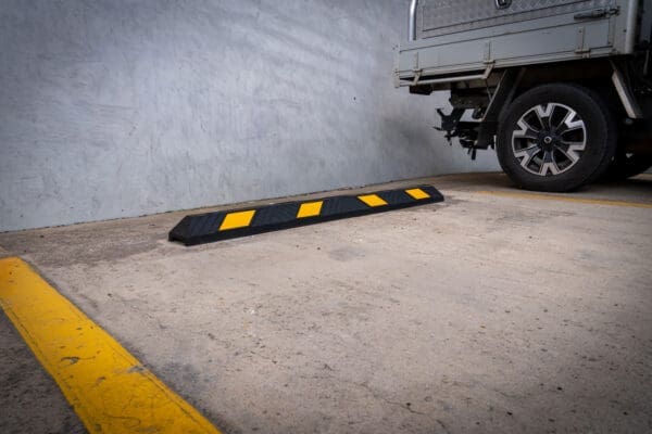 Rubber Wheel Stop 1650mm BlackYellow RWS1650 (1)